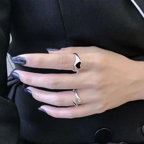 🖤Insta black heart sterling silver ring - Picture 4 of 4